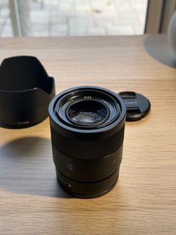 Sony Sonnar T* FE 55mm f/1.8 ZA E-mount Lens