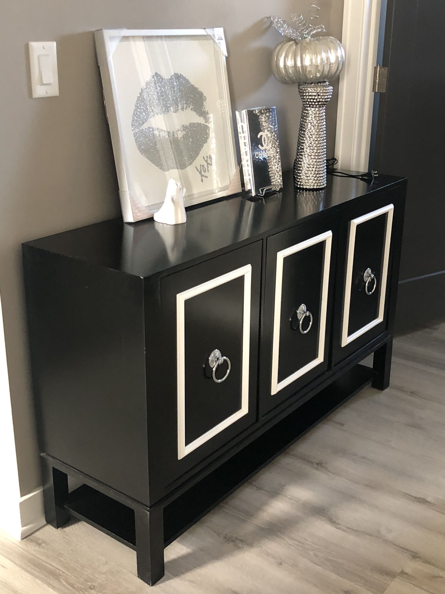 Wood modern buffet table