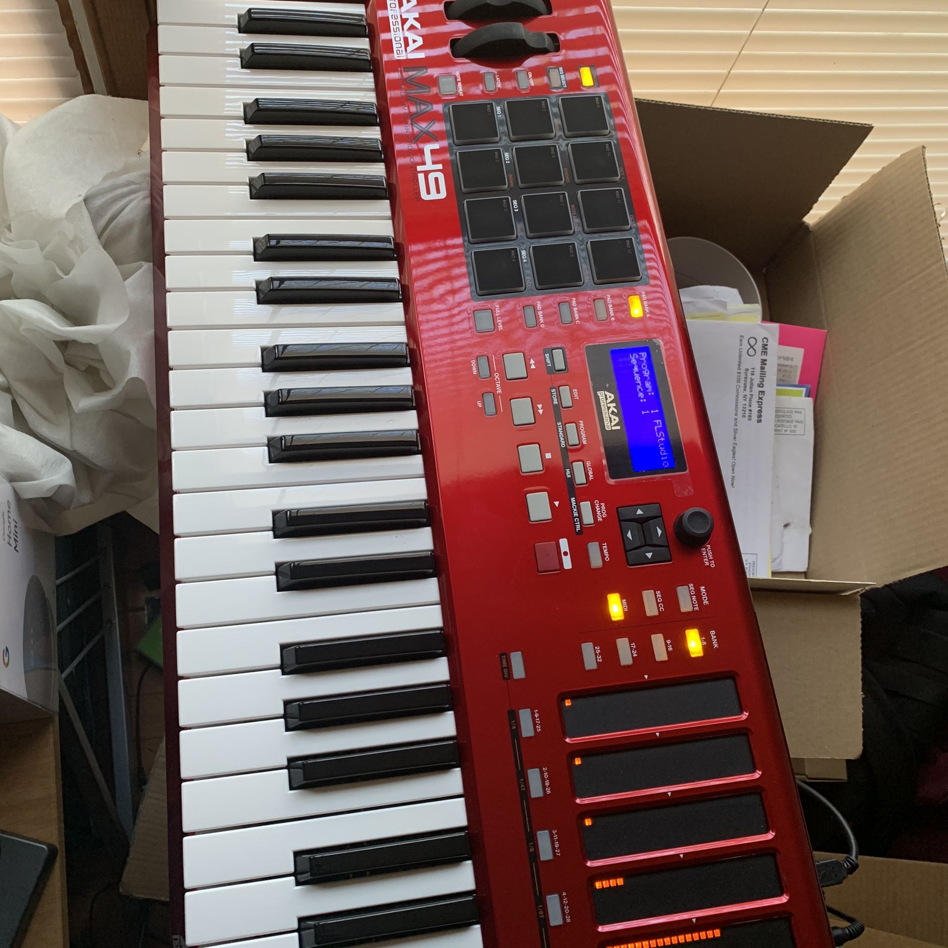 Akai Professional MAX49 USB/MIDI/CV Keyboard Controller