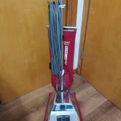 Sanitaire Commercial Industrial Heavy Duty Janitorial Upright Dump Bag Vacuum Cleaners Pick Up In Niles, ILLINOIS 