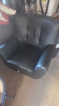 Beautiful Swivel Leather Black Arm Chair