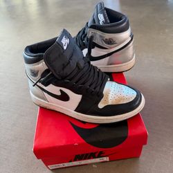 Silver toe Jordan 1’s women’s 6.5
