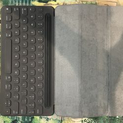 iPad Smart Keyboard 9.7” Model A1772