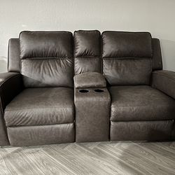 Ashley Lavenhorne Manual Granite Loveseat