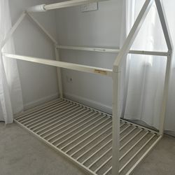 Metal kids bed