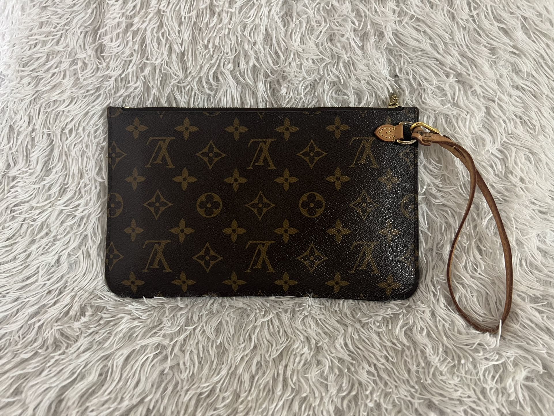 Louis Vuitton Neverfull Pouch clutch wristlet Beige Interior