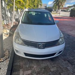 2009 Nissan Versa hatchback
