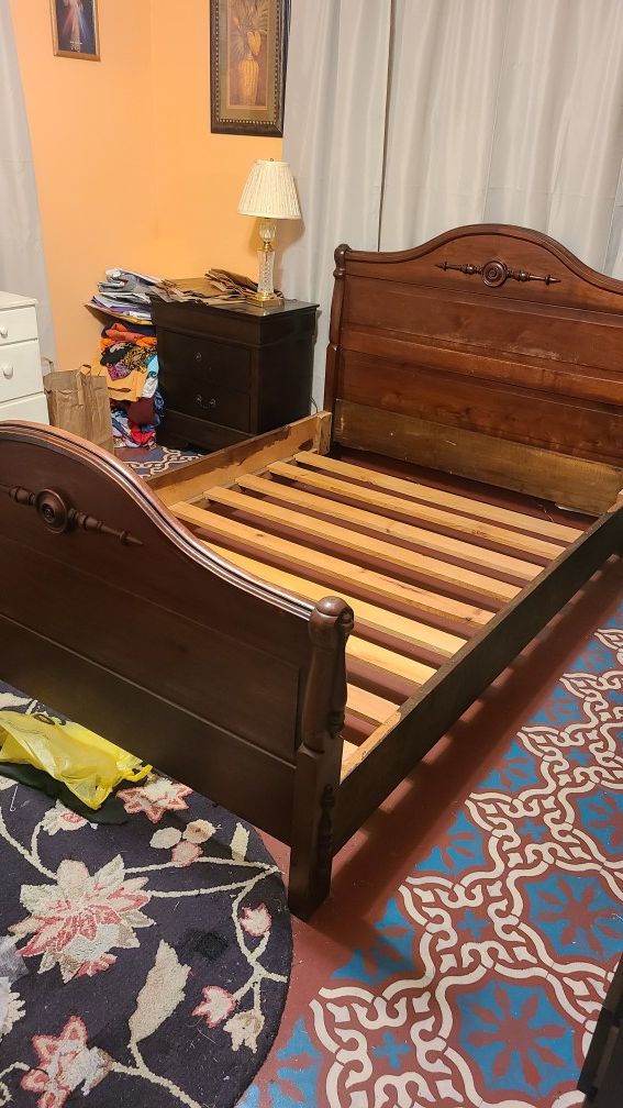 Solid wood bed
