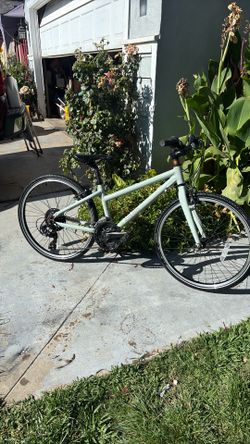 Month bike size 24  Brant  COOP  REV CTY good condition ready to ride