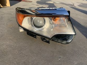 2012 Ford Edge Right Headlight