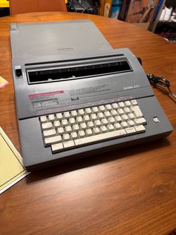 Smith Corona DeVille 470 Electric Typewriter