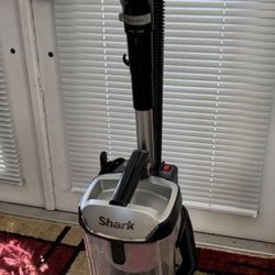 Shark Rotator Power Fins Hair Pro Upright Vacuum Cleaner 
