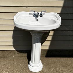White Bathroom Sink with Faucet – Like New