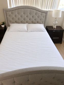 Upholstered Queen Bed Frame with Tufted Headboard