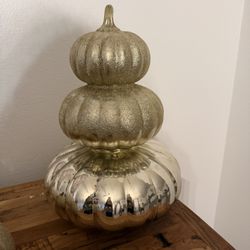 Tiered Pumpkin Décor (the stacked or standing )