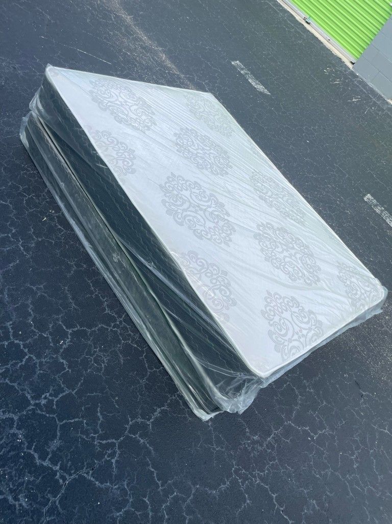 NEW FULL SIZE SET MATTRESS AND BOX SPR+ING-2pcs