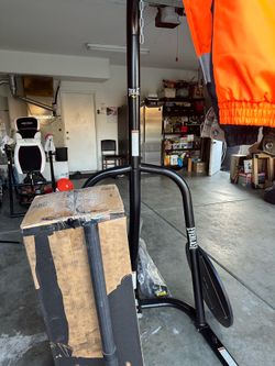 Everlast 80 lb Heavy Bag with Stand – Like New