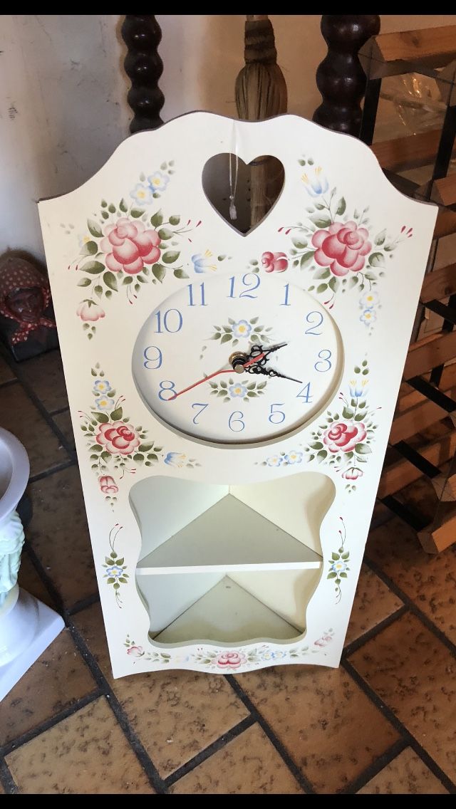 Corner shelf clock