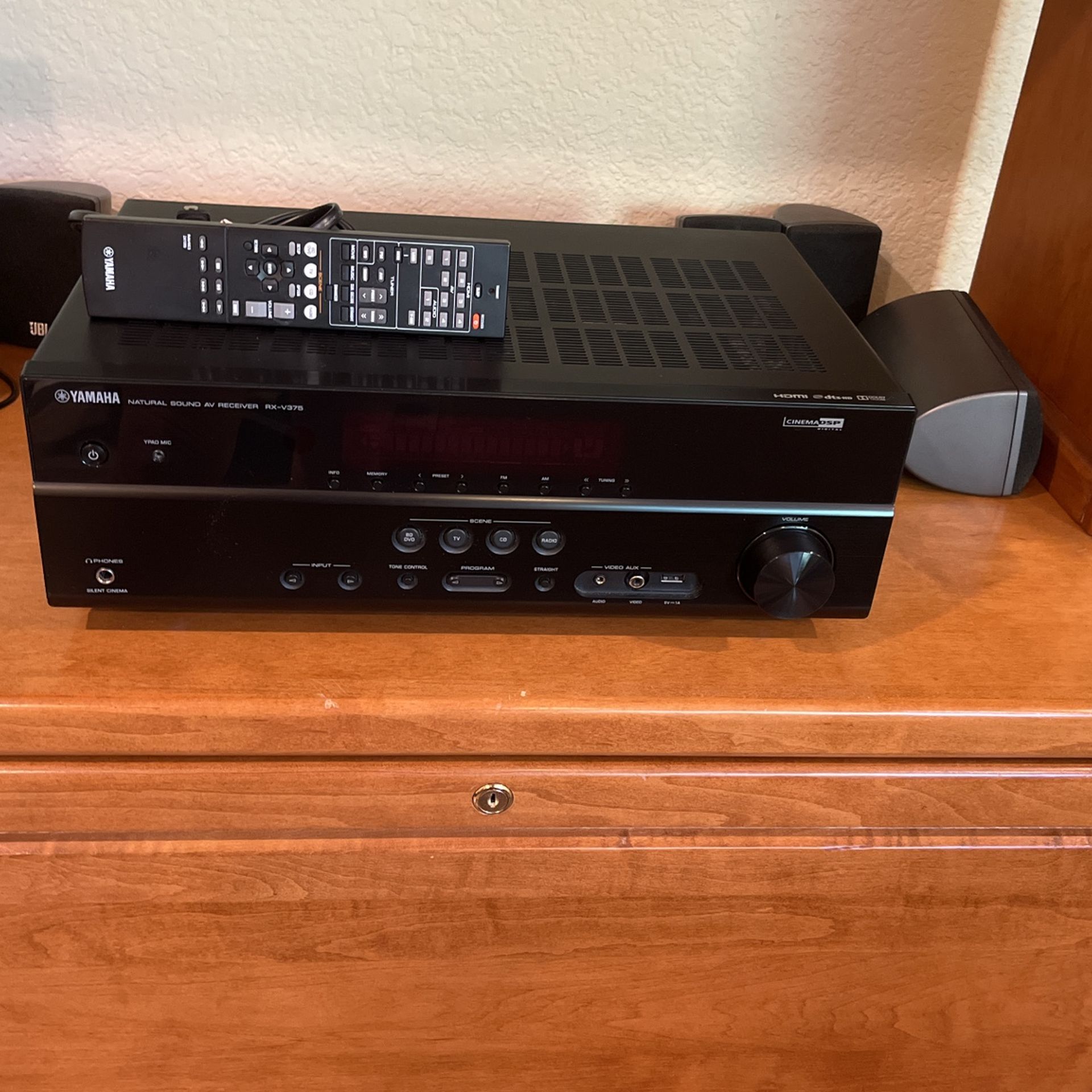 Yamaha Natural Sound Receiver RXV 375 W/remote