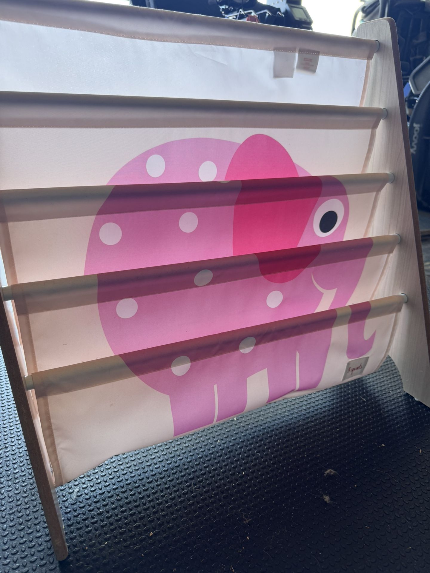 3 Sprouts book rack