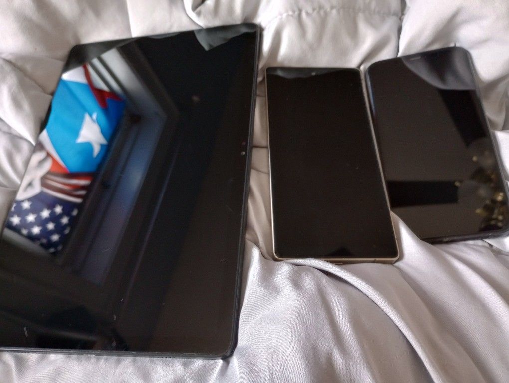 Tablet iPhone And S25 Ultra