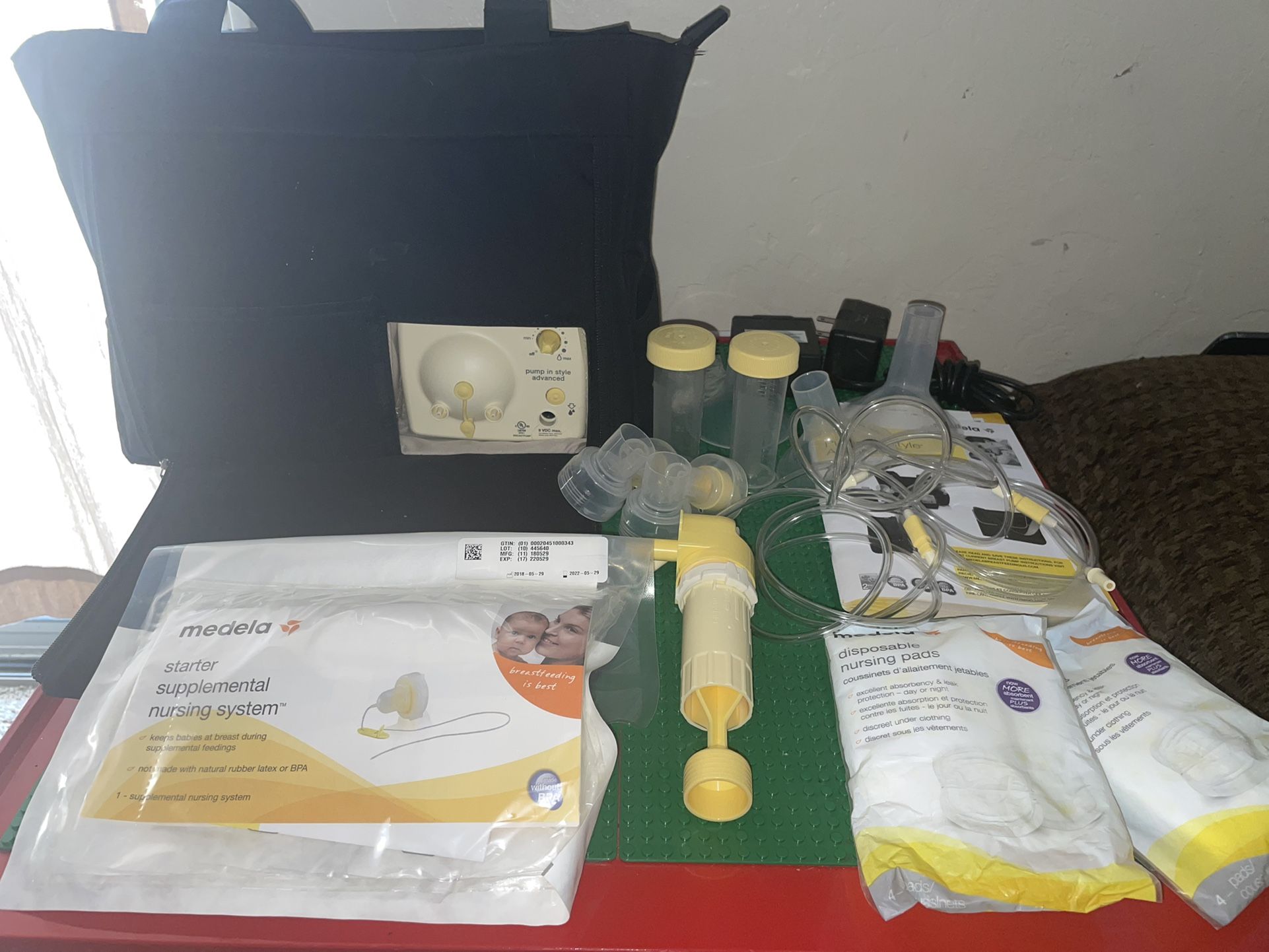 Medela-Pump-In-Style Advanced Double Breast Pump Supply & Carry Tote Working