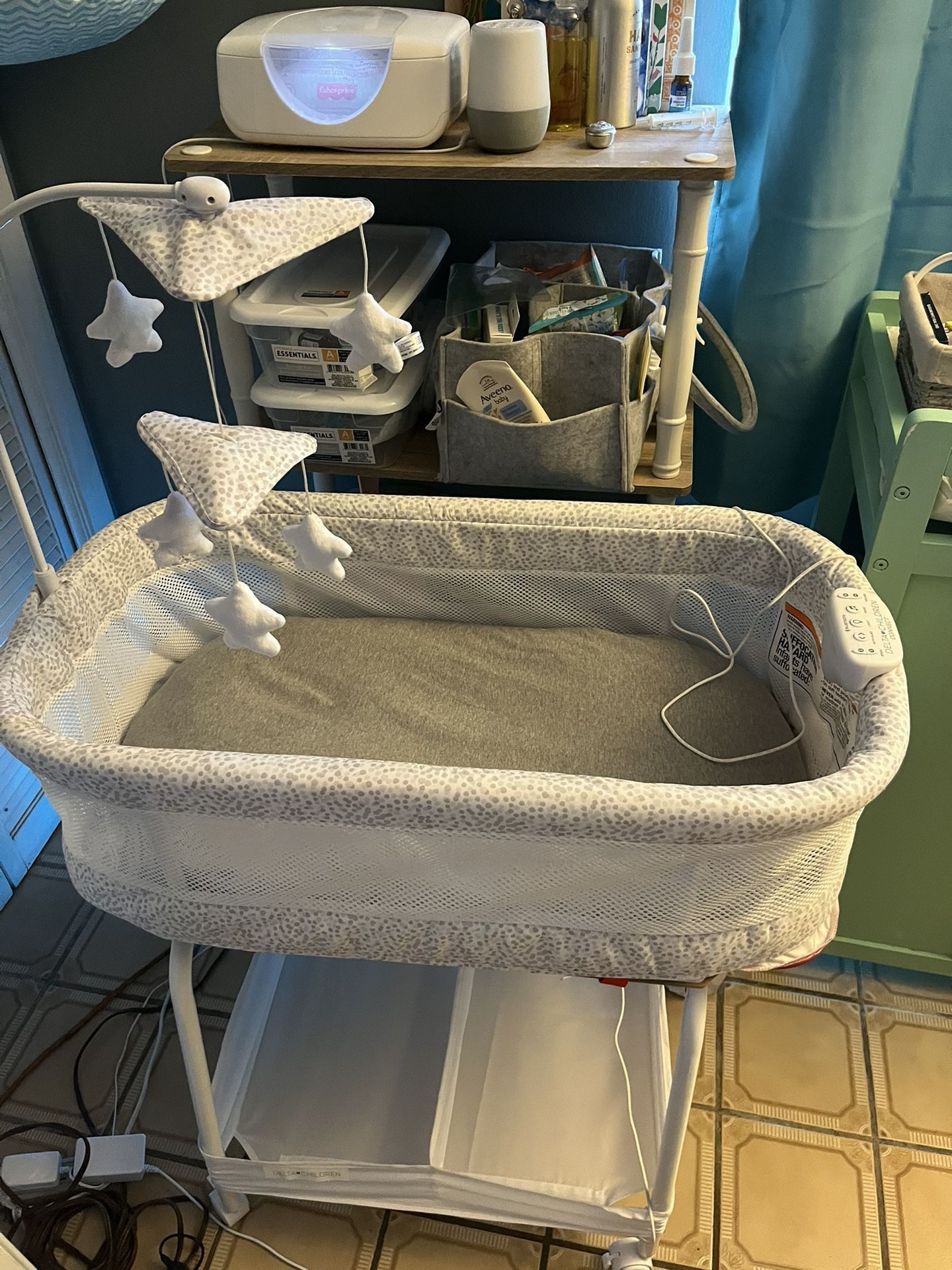 Delta Children Smart Sleep Autoglide Bluetooth Bassinet