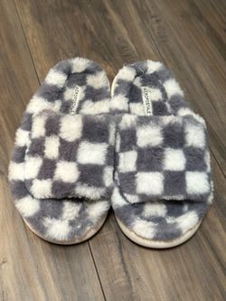 Slippers size 9