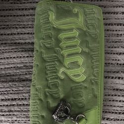Very Nice Juicy Couture Wallet Only $20 Firm To See All Pictures