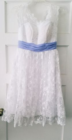 Elegant, sleeveless white Lace Dress