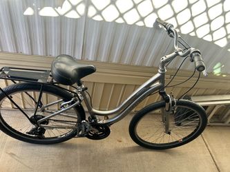 Trek Navigator 2.0 hybrid bicycle