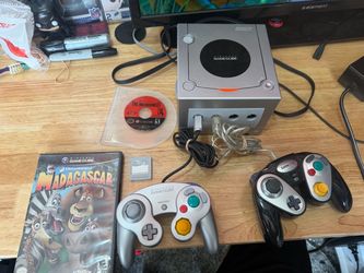 Nintendo GameCube 2001 Silver Platinum D0L-101 Console 2 Controllers 2 Games Lot The Nintendo GameCube 2001 Silver Platinum DOL-101 Console Bundle is