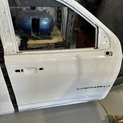 2022 Yukon Denali Rt Frt Door 