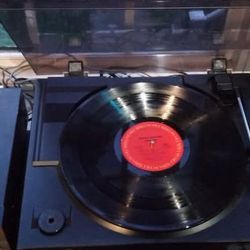 SONY FULLY AUTOMATIC TURNTABLE WITH 4 VINYL ALBUMS $200 FINAL PRICE SAME DAY SHIPPING 