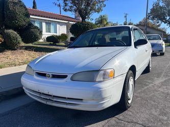 98 Toyota Corolla White ⛽ ¿Lo necesitas para ir al jale, la escuela o moverte por la ciudad? Este Corolla puede ser una opción económica para tu día a