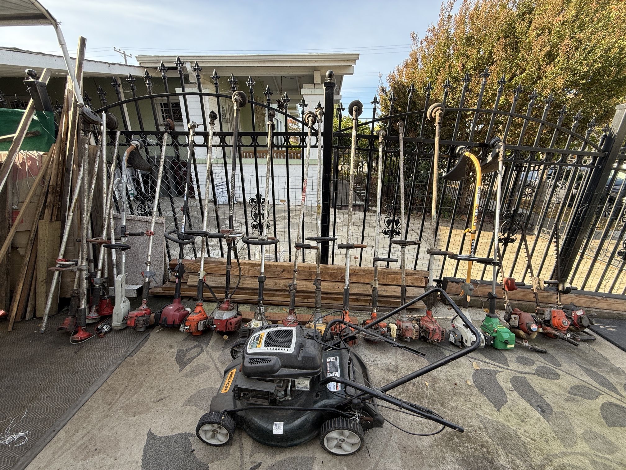 FOR PARTS - Weed Whacker, Hedge Trimmer, Lawn Mower