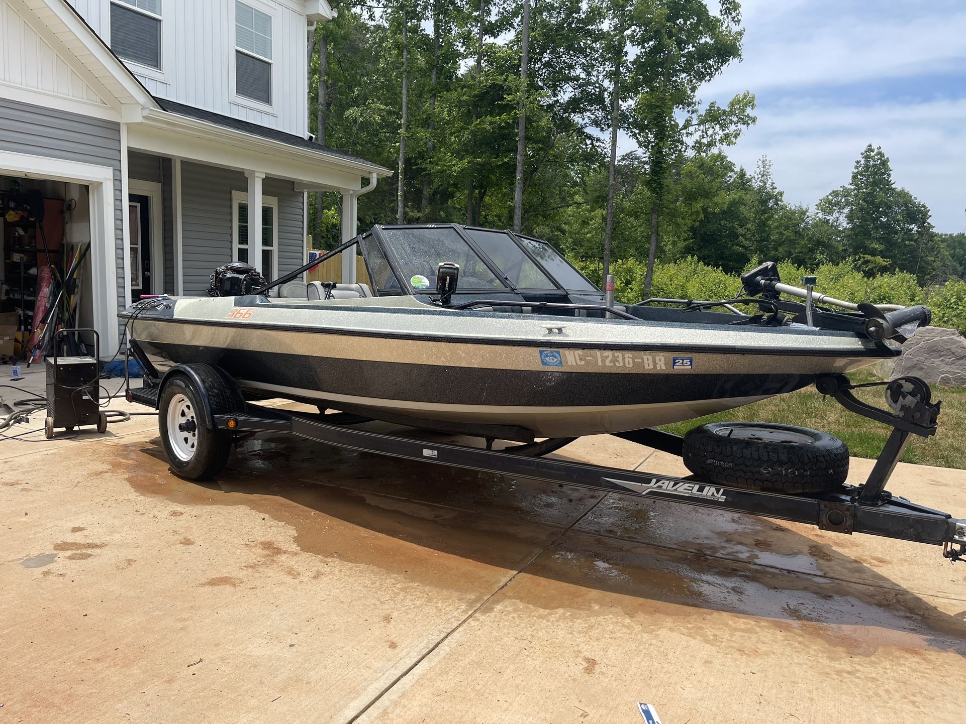 Javelin Johnson 110 Bass Boat