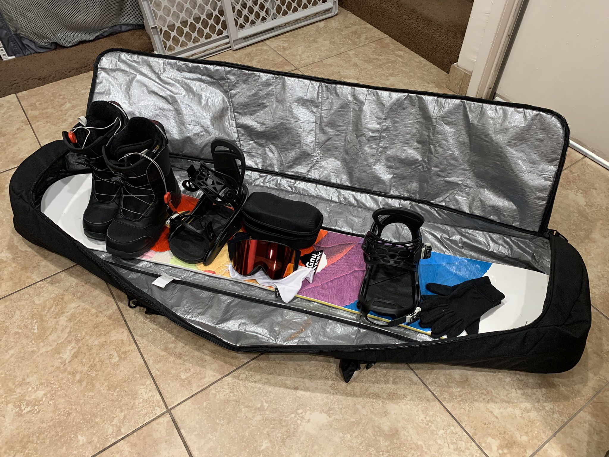 Women’s Snowboard Set- GNU 152cm Burton BOA 10,Goggle & Bag