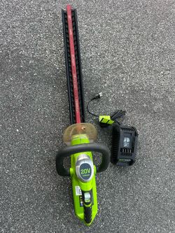 Greenworks 20 V 22 inches Hedge Trimmer (1.1-inch cutting capacity/swivel handle) wireless brushless, 2.0Ah battery and charger included