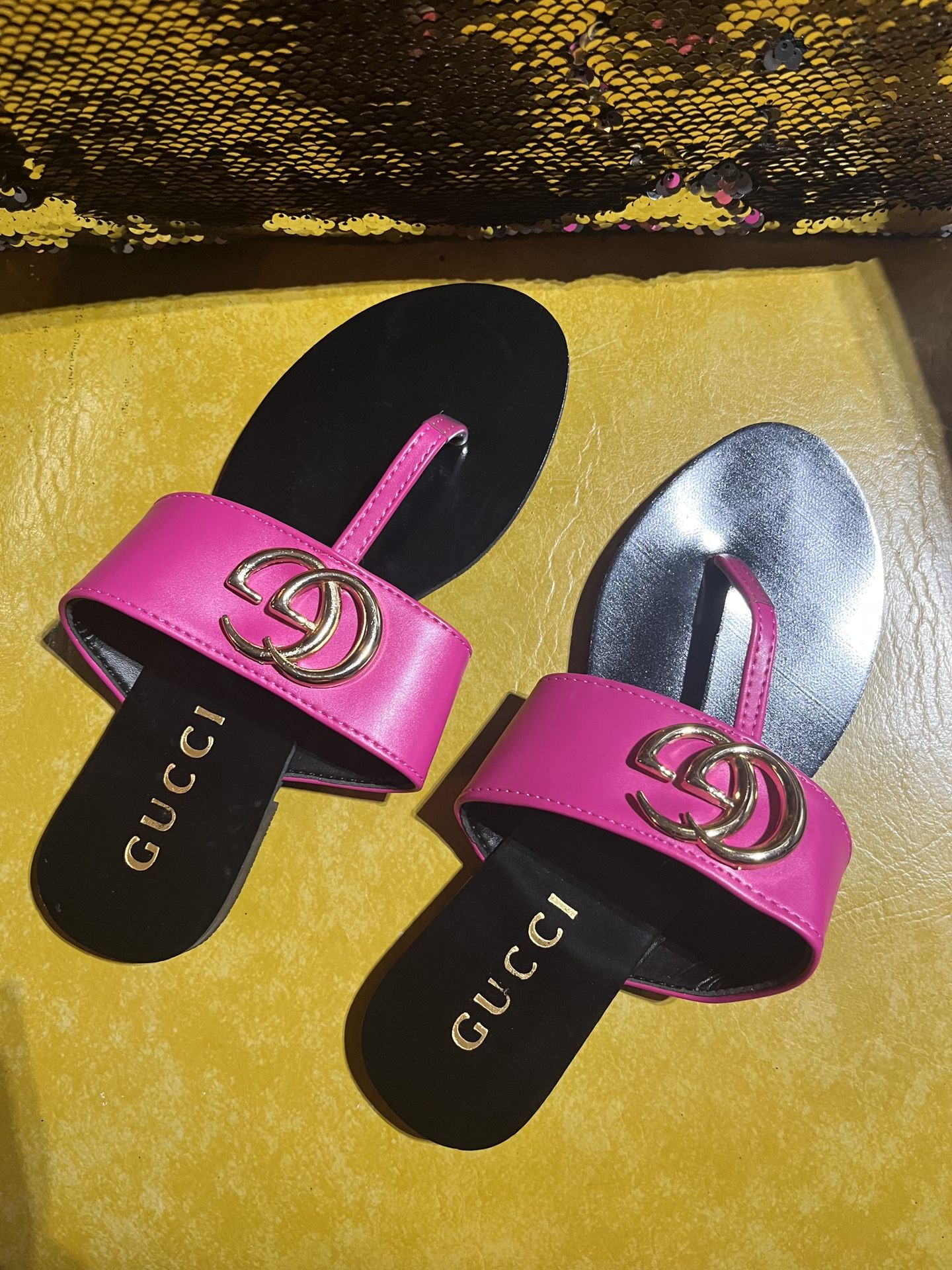 Hot Pink Gucci Thong Sandals – Gold GG Logo