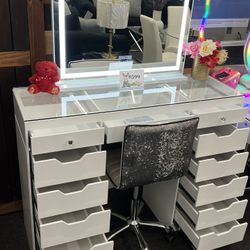 Glam Vanity 