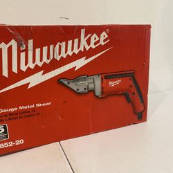 Milwaukee 6.8 Amp 18-Gauge Shear