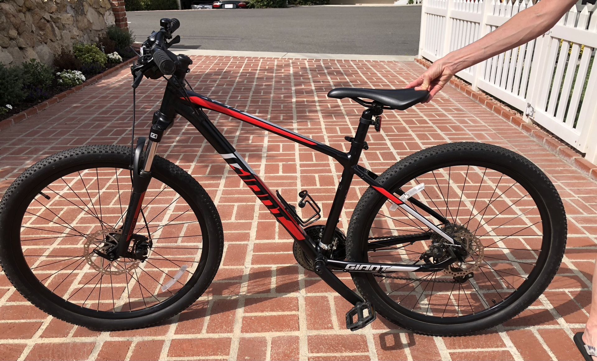 Giant ATX Mountain Bike (S3 - Medium)