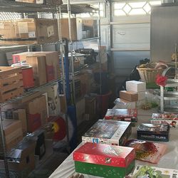 16+ home community Garage Sale – Via Verde￼