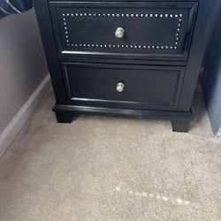 1 Drawers Still Looks Like Brand New