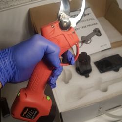 Salem Casters Electronic Pruning Shear With 2 Batteries And Charger Included