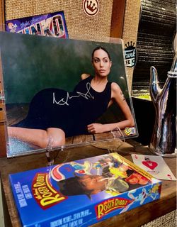 Angelina Jolie Autograph 8x10
