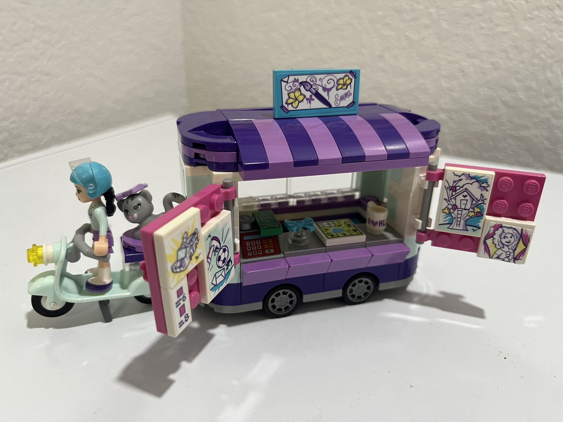 LEGO EMMA'S ART STAND FRIENDS set 41332