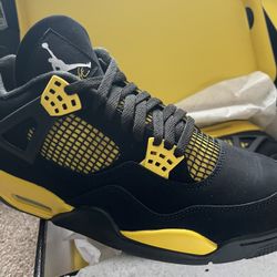 Jordan 4 Thunder