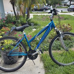 Schwinn Sidewinder 26in Female Mountain Bike